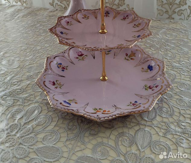 Розовый фарфор