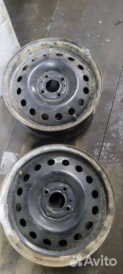 Штампованный диск r 15