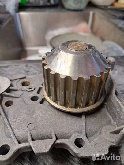 Водяная помпа Renault logan