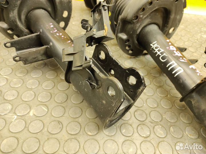 Амортизаторы комплект передние Mercedes-Benz W246