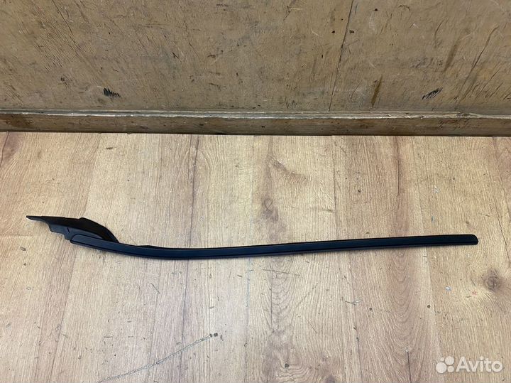 Молдинг лобового стекла Volvo V40 Cross Country