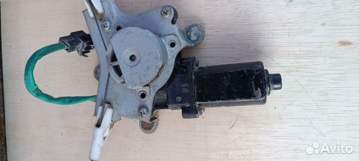 Стеклоподъемник левый передний Chevrolet Lanos 200