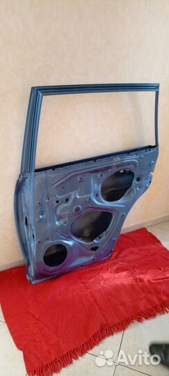 Дверь задняя права rav4