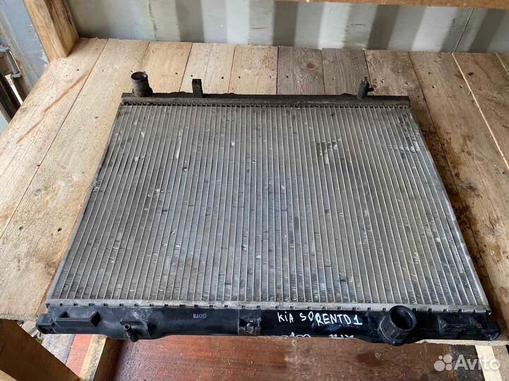 Радиатор охлаждения Kia Sorento 1