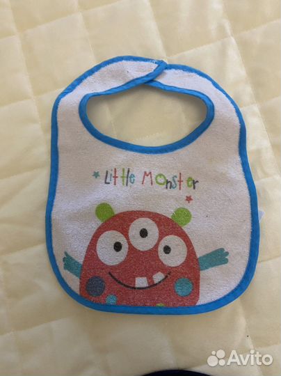 Слюнявчик нагрудник на липучке