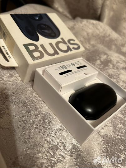 Беспроводные наушники samsung galaxy buds