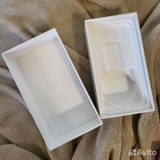 Коробка от iPhone 10