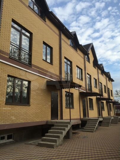 Таунхаус 170 м² на участке 8 сот.