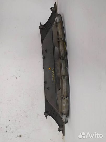 Накладка крышки багажника Nissan Pulsar N16