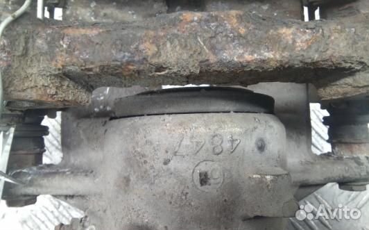 Суппорт тормозной передний левый mercedes benz C-c