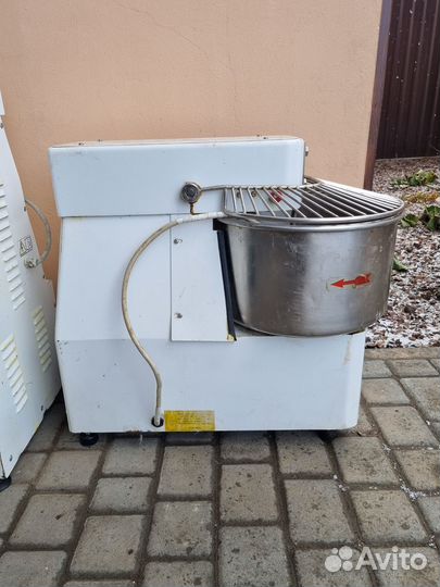 Тестомес спиральный 20 литров