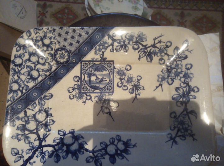 Антиквар. фарфор. сервиз и блюдо (12 предметов)