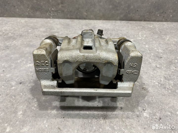 Суппорт тормозной задний правый Kia Ceed 2 JD 2013