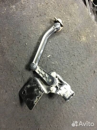 Датчик положения кузова передний Mercedes-Benz