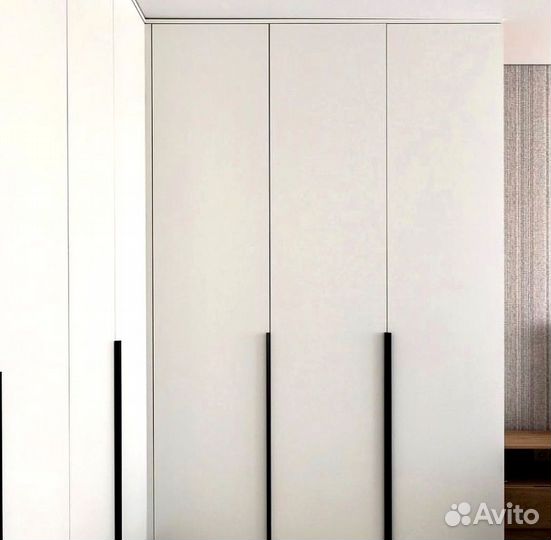 Современные шкафы распашные на заказ