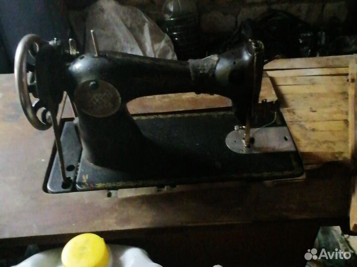 Машинка швейная ножная подольский зав С. С. С. Р