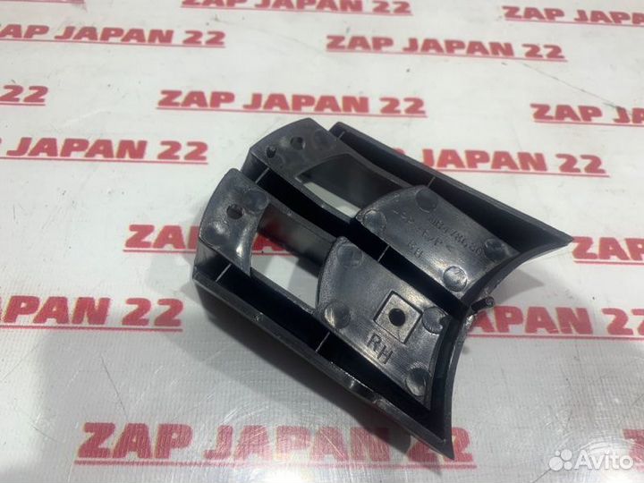 Решетка в бампер правая Mitsubishi Pajero Sport