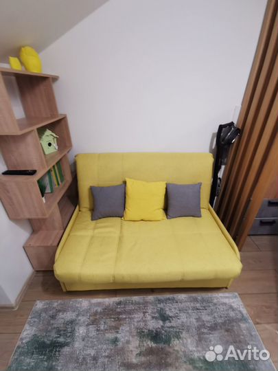 Яркий раскладной диван 120 см