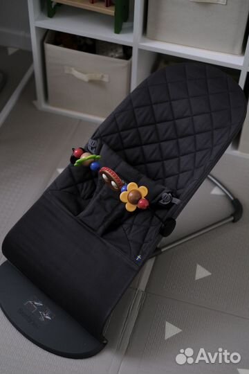 Шезлонг детский 0+ BabyBjorn оригинал + игрушка