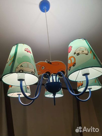 Люстра потолочная и настенный светильник в детскую