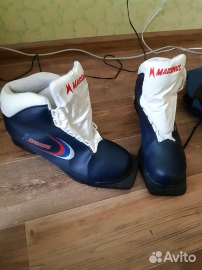 Лыжные ботинки