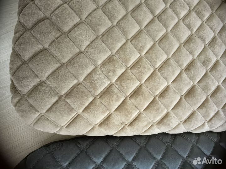 Лежаки/лежанки для собак средних и крупных пород