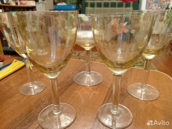 Фужеры и конфетница