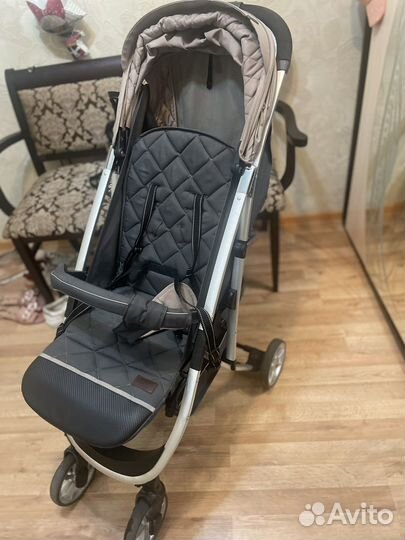 Прогулочная коляска, удобна для путешествия