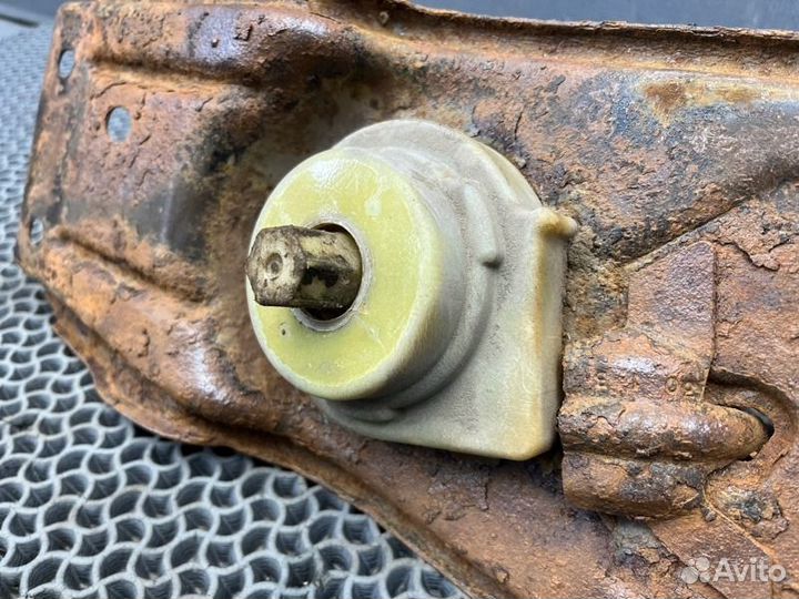 Механизм подъема запасного колеса Chrysler Voyager