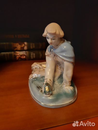 Фарфоровая статуэтка 