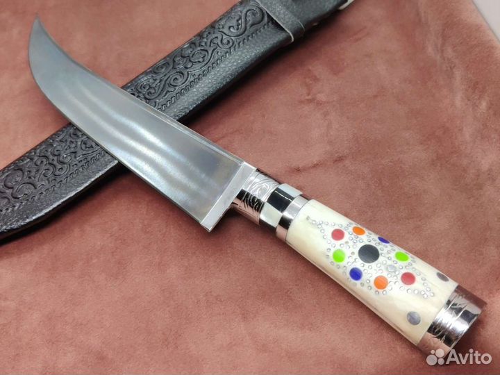 Национальные ножи из Шахрихана с узорами на ручке