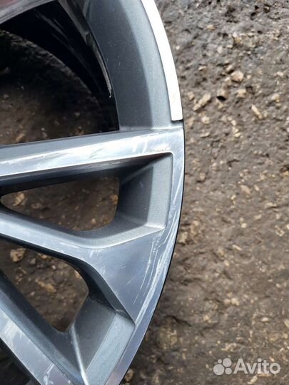 Q8 диск колесный 1штука неб.дефект