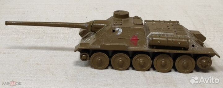 Игрушечный танк 