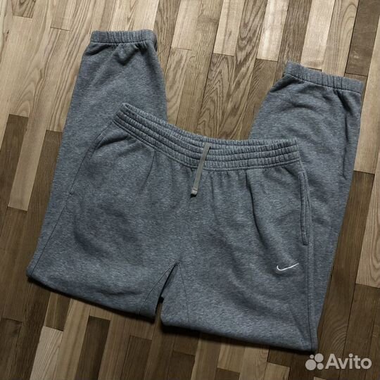 Серые спортивные штаны Nike L оригинал