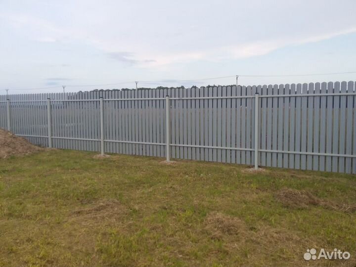 Заборы из евроштакетника с калиткой