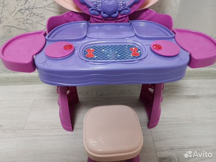 Детский туалетный столик
