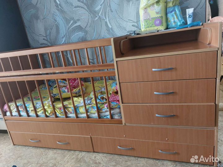 Детская кровать с пеленальным комодом