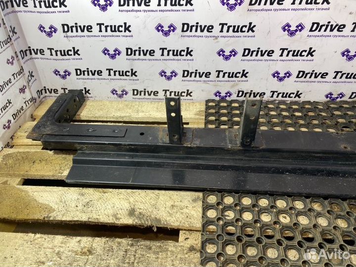 Кронштейн крепления крыла правый Renault Magnum