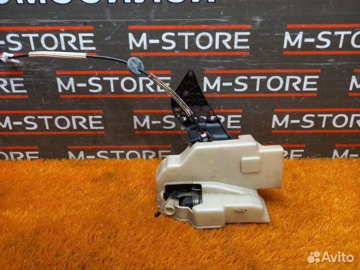 Замок двери передний правый Volkswagen Touareg 7L