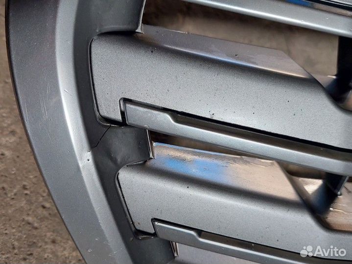 Решетка радиатора Toyota Land Cruiser 200