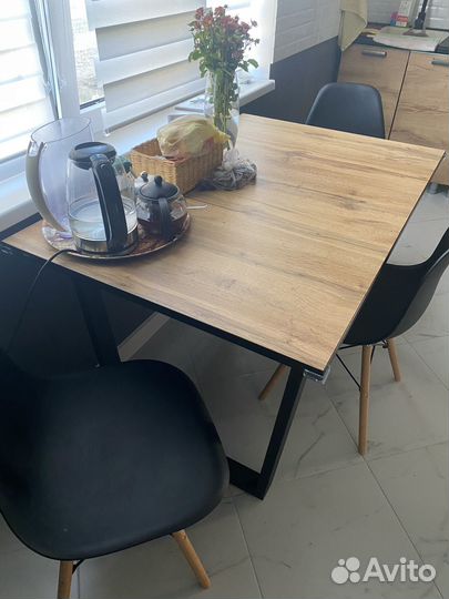 Стол и стулья