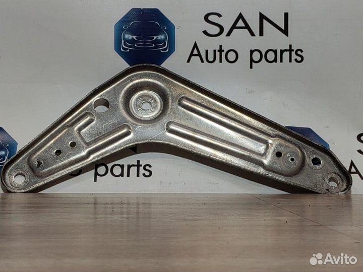 Кронштейн реактивной тяги задний правый Bmw X5 E70