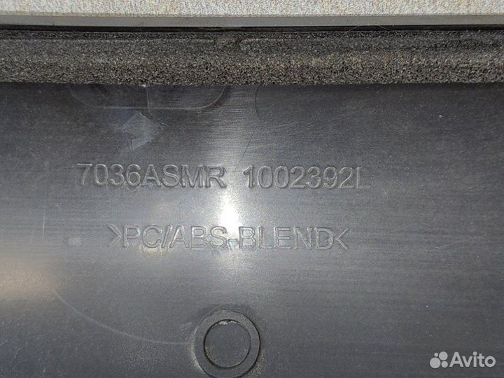 Накладка лобового стекла левая Range Rover Sport