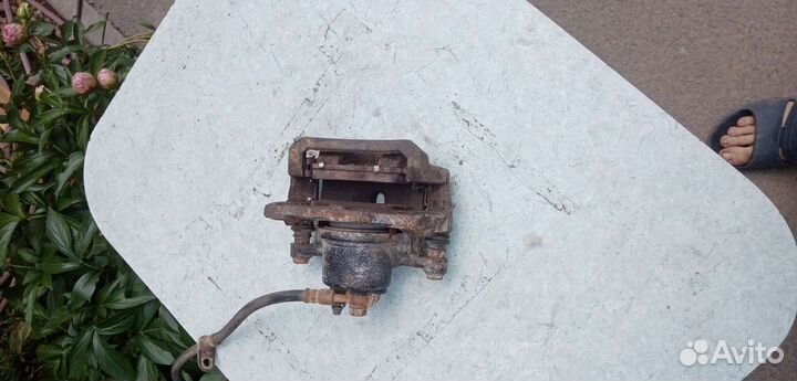 Супорт тормозной передний джили