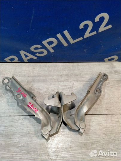 Петля капота Toyota Mark Ii GX100 1GFE 06.1999