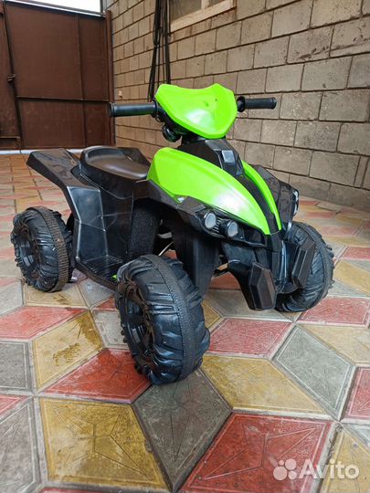 Детский квадроцикл на аккумуляторе