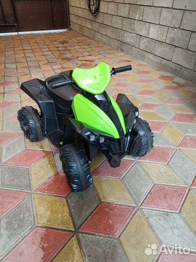 Детский квадроцикл на аккумуляторе