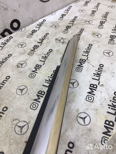 Молдинг стекла передний правый Mercedes S-Class
