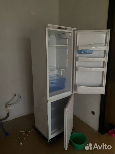 Встраиваемый холодильник