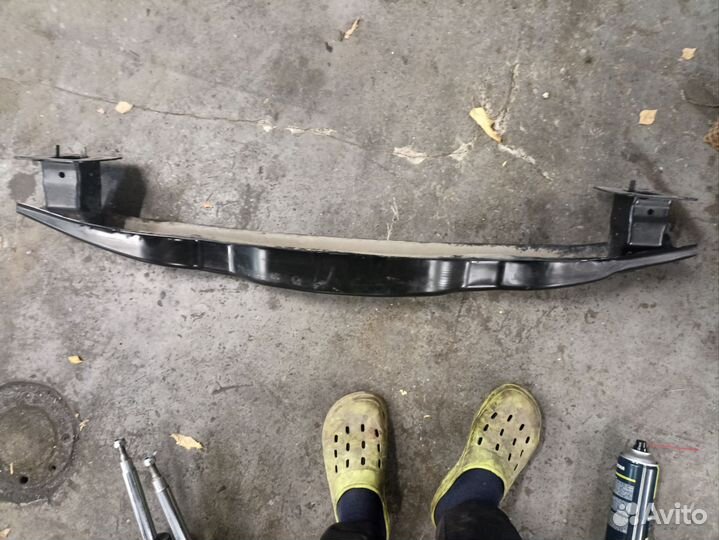 Продам усилитель бампера Тигуан зад